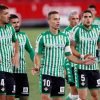 Jugadores del Betis se quejan del árbitro en el derbi 2019/20.