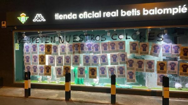 Pintada en la tienda oficial del Betis