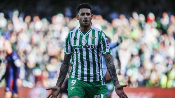 Tonny Sanabria celebrando un gol con el Betis. via: Real Betis