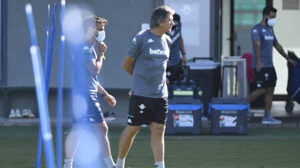 Pellegrini en un entrenamiento del Betis.