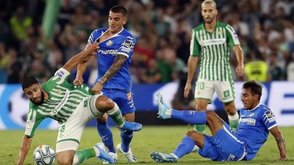 Fekir disputando el balón durante un partido vs Getafe en la temporada 2019/20 (Via: Laliga)