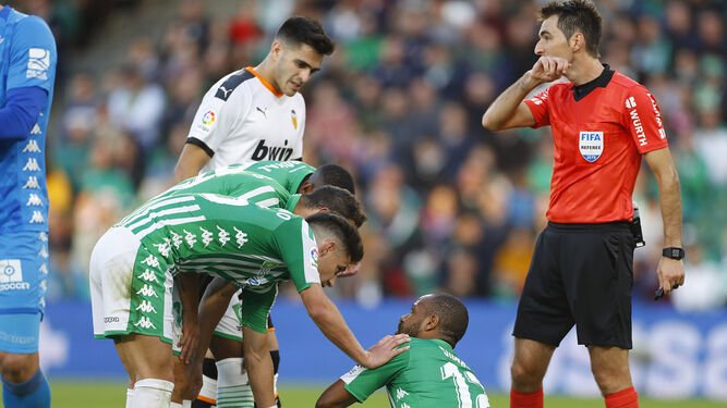 De Burgos Bengoetxea durante un partido entre el Real Betis y el Valencia en la temporada 2019/20 (Via: LaLiga)