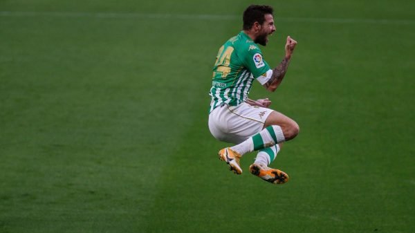 Aitor Ruibal celebrando su primer tanto con el Betis