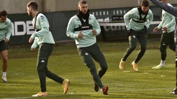 Guido Rodríguez en un entrenamiento con el Betis.