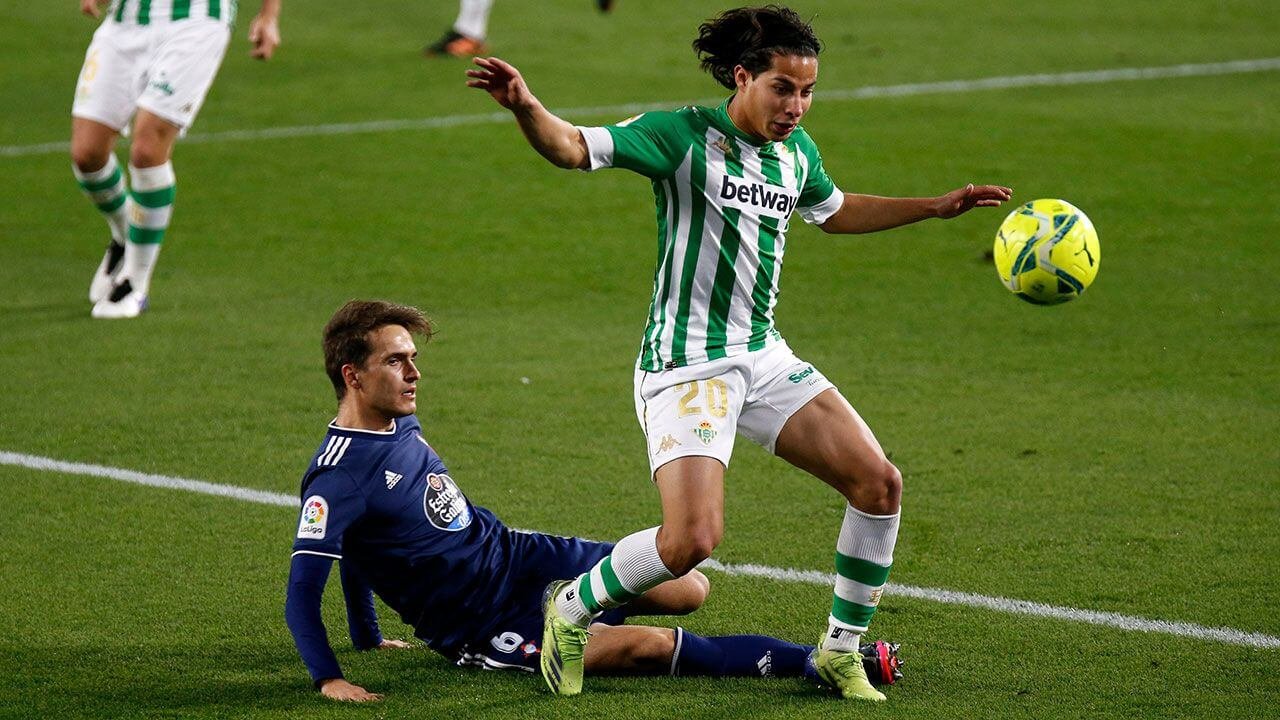 Diego Lainez en el partido frente al Celta de Vigo..