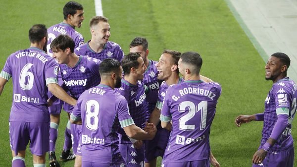 El conjunto verdiblanco celebra uno de los goles.