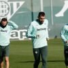 Guardado, Borja y Canales en un entreno del Betis, vía ABC (Juan Flores).)