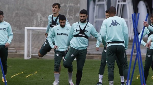 Nabil Fekir en el entrenamiento con su hermano Yassin Fekir.