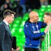 Abelardo conversando con Joaquín tras un encuentro entre el Alavés y el Real Betis (Vía: Estadio Deportivo)