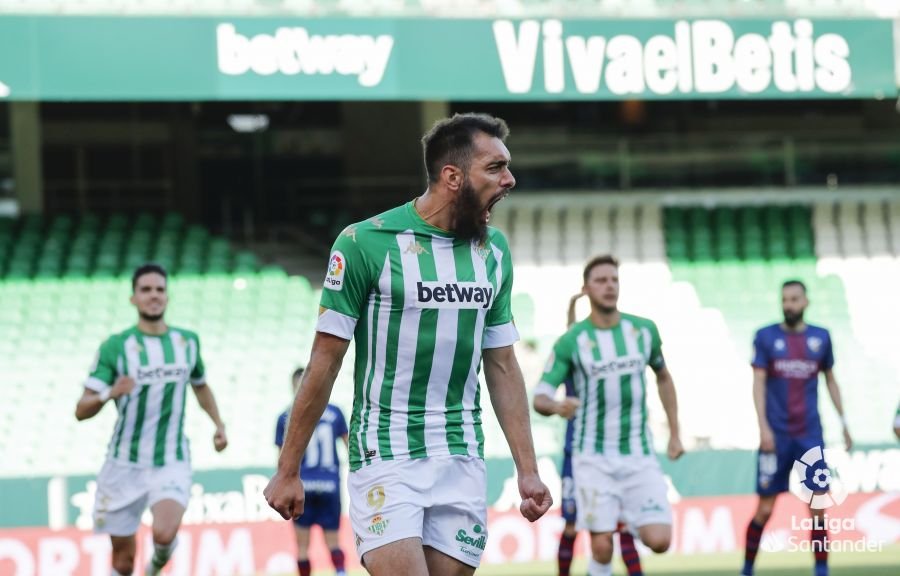 Borja Iglesias celebrando su gol frente al Huesca (Vïa: LaLiga)