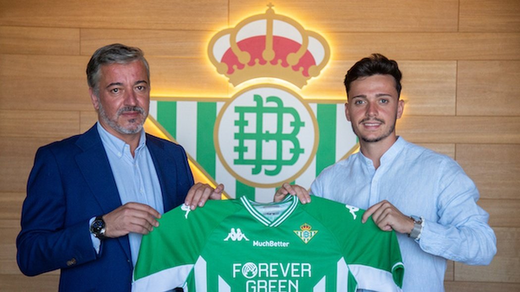 Presentación de Zumaquero con el Cream Real Betis (Vía: @CreamRealBetis)