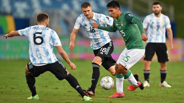 Guido Rodriguez y German Pezzella juntos en un partido con Argentina (Vía: El Desmarque)