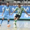 Fernando con el balón contra el Movistar Inter