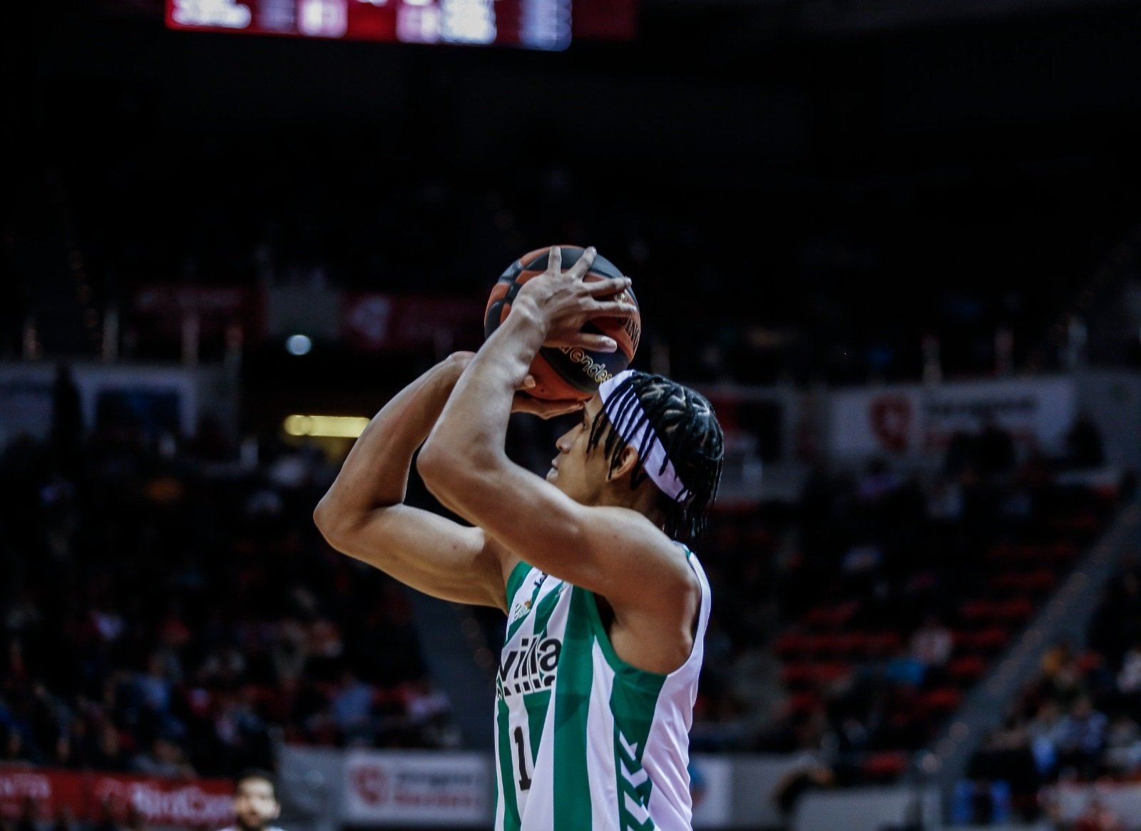 Tyson Pérez lanza ante Zaragoza | Imagen vía Twitter: @RealBetisBasket