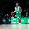 Shannon Evans sube la bola en su último partido como bético | Imagen vía Twitter: @RealBetisBasket