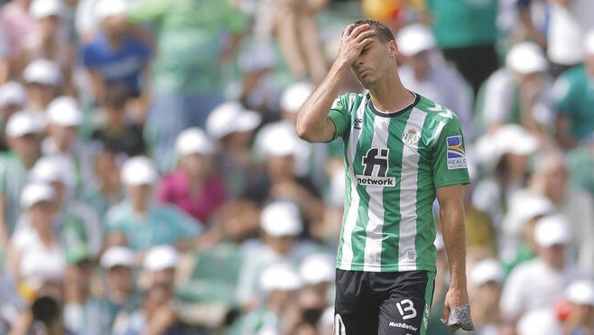 Sergio Canales tras la expulsión ante el Cádiz | Antonio Pizarro