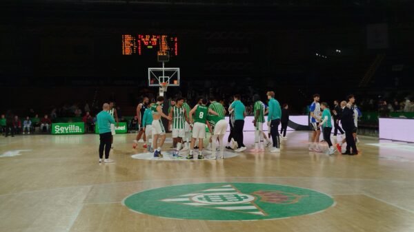 Los jugadores del Betis Baloncesto celebran la victoria conseguida como locales en la jornada 18 de Primera FEB ante Alicante.