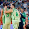 Vítor Benite, MVP de la final, anima a Mark Hughes durante el encuentro definitivo ante Fuenlabrada. | Imagen: FEB.