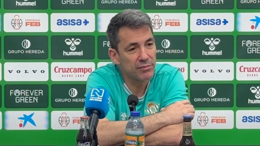 Gonzalo García de Vitoria, entrenador del Real Betis Baloncesto, en la rueda de prensa previa a la Final Four por el ascenso a la ACB en la temporada 2024-25.